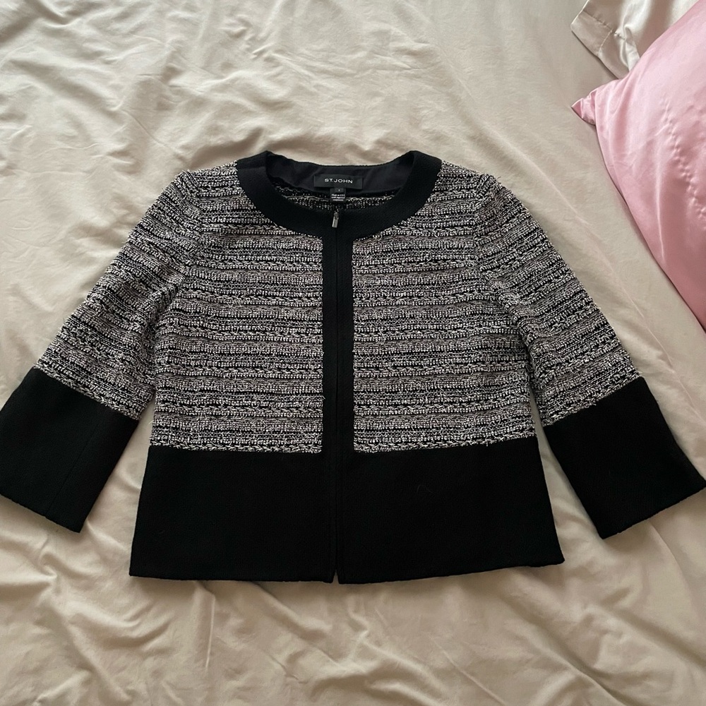 Women's Black and Gray Jacket